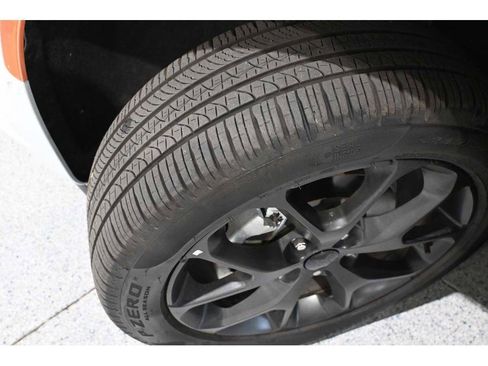 Used 2024 Chrysler Pacifica Touring-L w/ Uconnect Theater Family Group FWD image 11