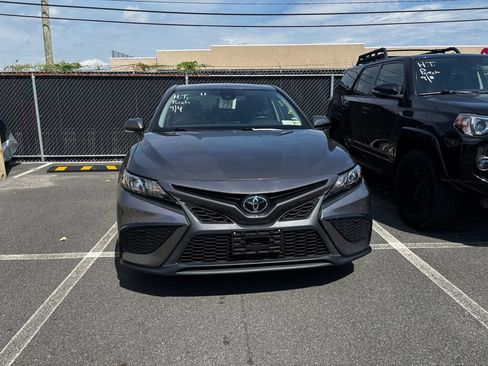 Used 2024 Toyota Camry SE FWD image 2