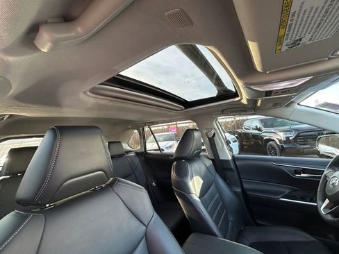 Used 2023 Toyota RAV4 XLE Premium image 27