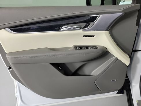 Used 2024 Cadillac XT6 Premium Luxury w/ Technology Package FWD image 20