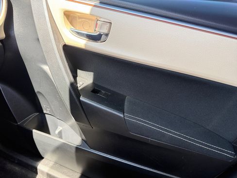 Used 2014 Toyota Corolla LE FWD image 16