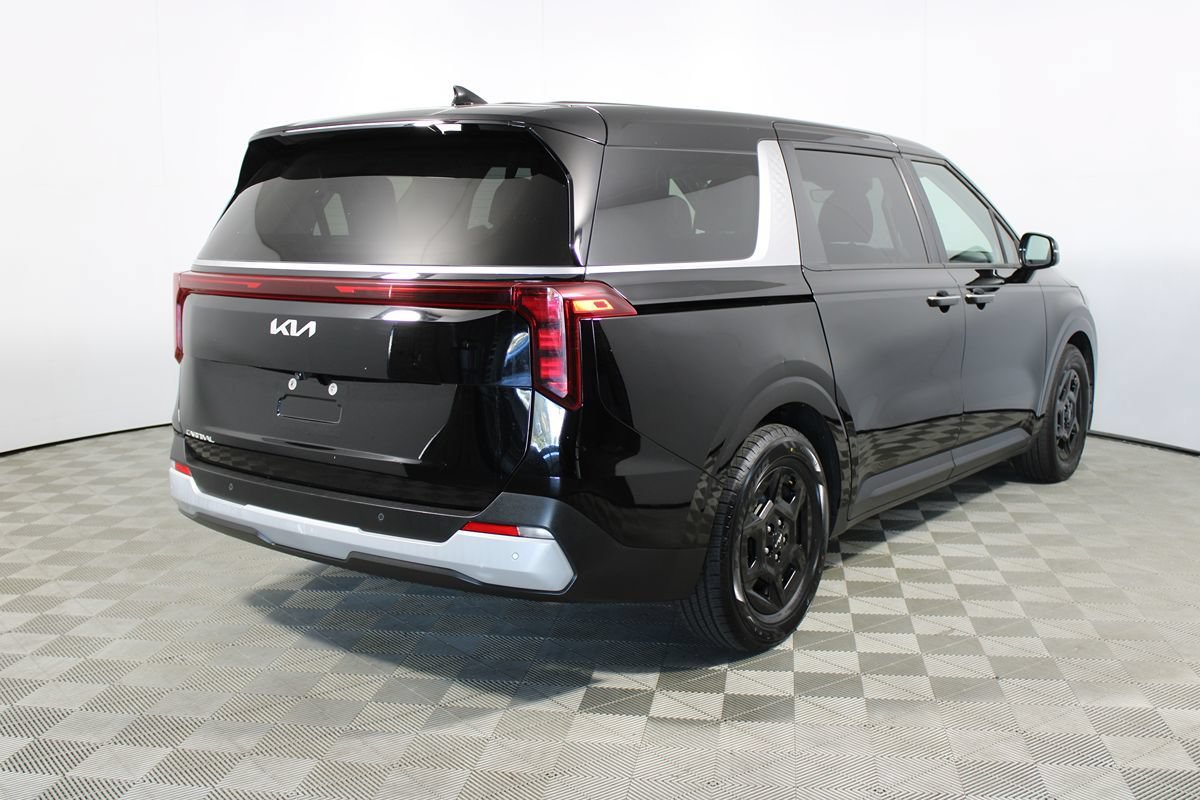 Used 2025 Kia Carnival FWD image 6