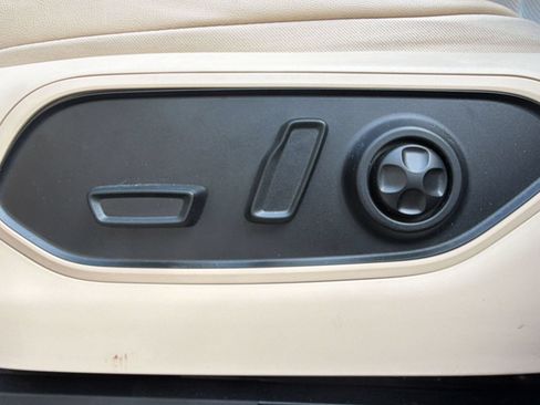 Used 2024 Jeep Grand Cherokee Limited w/ Luxury Tech Group II AWD/4WD image 13