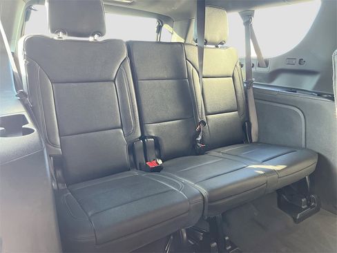 Used 2024 Chevrolet Suburban Z71 w/ Luxury Package image 30