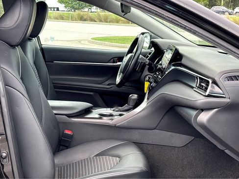 Used 2023 Toyota Camry SE FWD image 9
