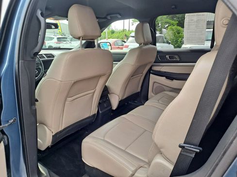 Used 2018 Ford Explorer XLT w/ Equipment Group 202A AWD/4WD image 9