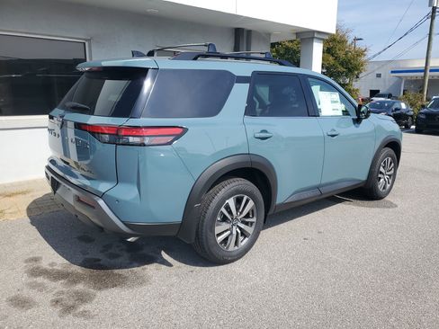 New 2026 Nissan Pathfinder SL image 3