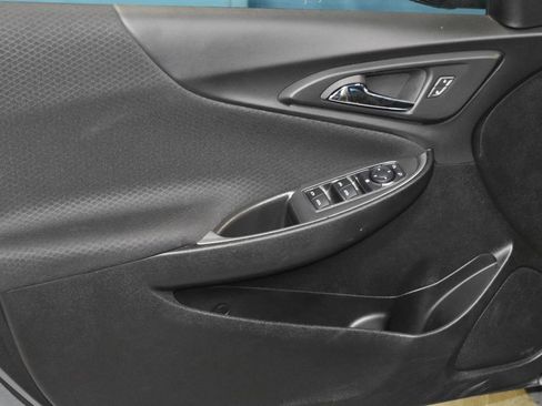 Used 2025 Chevrolet Malibu LT image 4