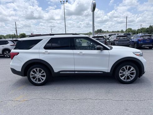 Used 2020 Ford Explorer XLT w/ Equipment Group 202A AWD/4WD image 8