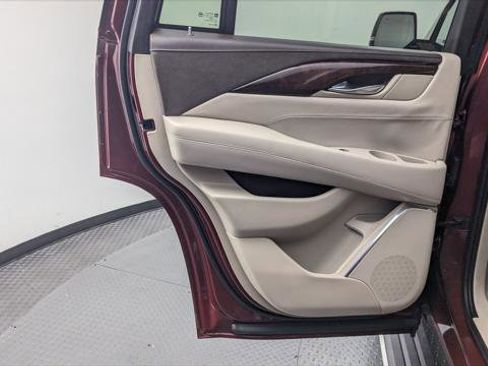 Used 2016 Cadillac Escalade Premium image 14