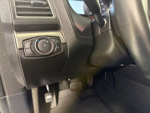 Used 2018 Ford Explorer XLT w/ XLT Appearance Package AWD/4WD image 15