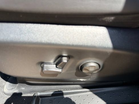 Used 2025 Chrysler Pacifica Select FWD image 26