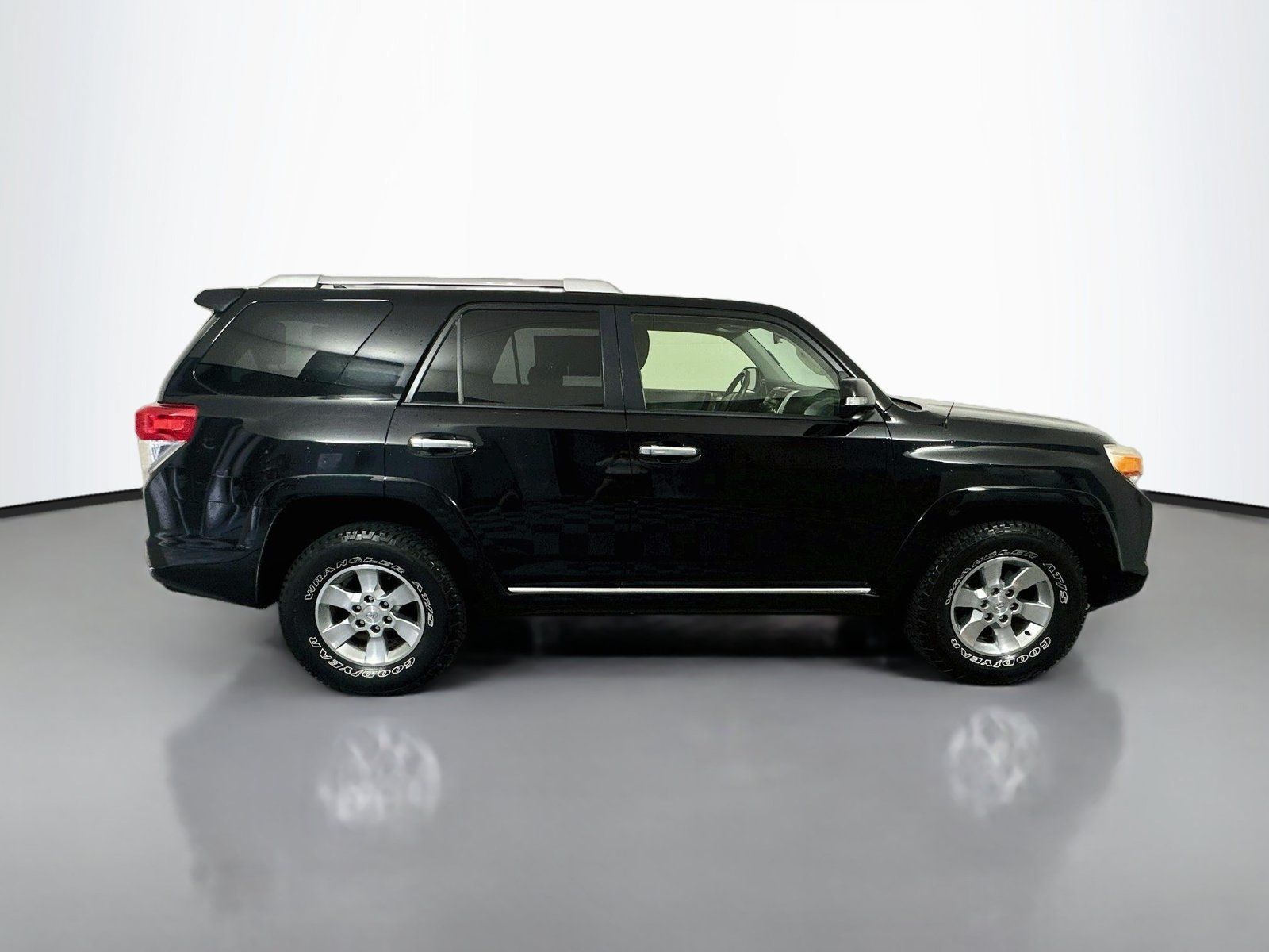 Used 2013 Toyota 4Runner SR5 AWD/4WD image 8