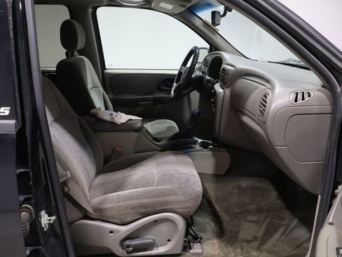 Used 2004 Chevrolet TrailBlazer LS w/ LS Preferred Equipment Group image 4