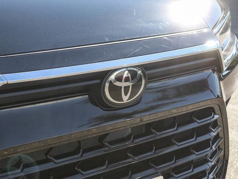 Used 2024 Toyota Grand Highlander Limited image 9