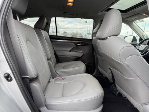 Used 2023 Toyota Highlander Limited AWD/4WD image 16