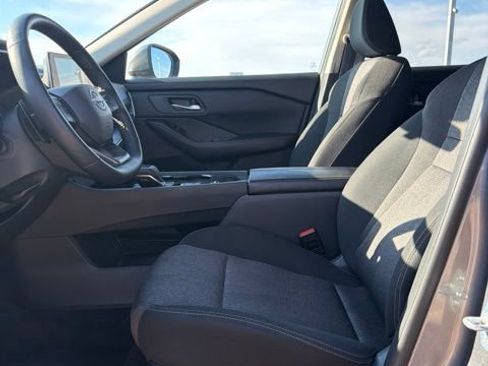 Used 2025 Nissan Rogue SV FWD image 9