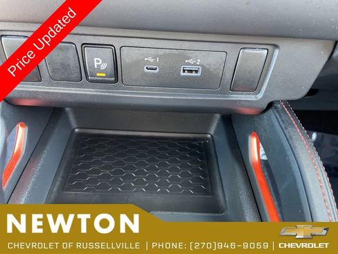 Used 2025 Nissan Frontier PRO-4X AWD/4WD image 19