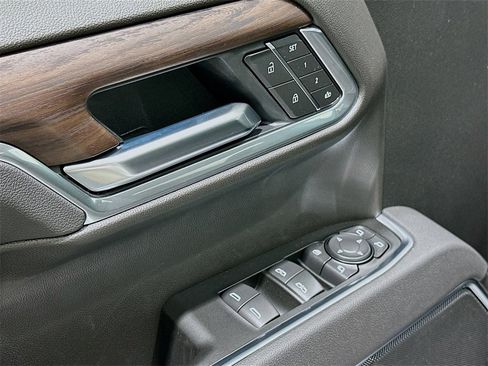 New 2026 GMC Sierra 1500 SLT image 18