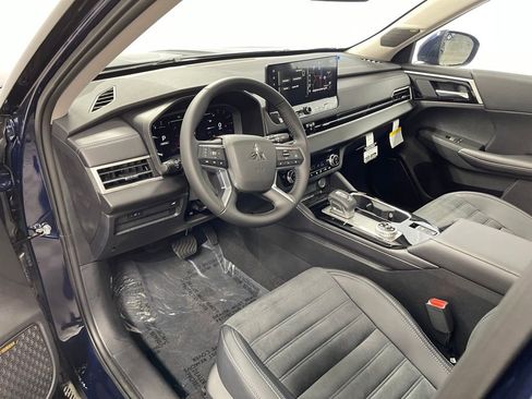 New 2025 Mitsubishi Outlander SE image 19