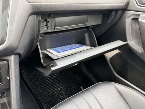 Used 2022 Volkswagen Tiguan SE w/ Panoramic Sunroof Package image 31