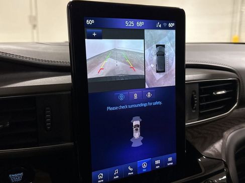 Used 2022 Ford Explorer Platinum w/ Equipment Group 601A AWD/4WD image 16