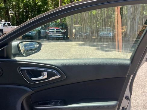 Used 2015 Chrysler 200 Limited FWD image 30