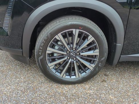 New 2026 Nissan Pathfinder Platinum image 10