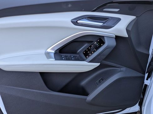 Used 2025 Audi Q5 Premium Plus w/ Premium Plus AWD/4WD image 17