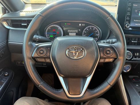 Used 2022 Toyota Venza XLE AWD/4WD image 12