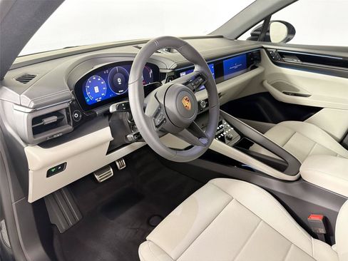 Certified 2026 Porsche Macan 4 Electric RWD image 4