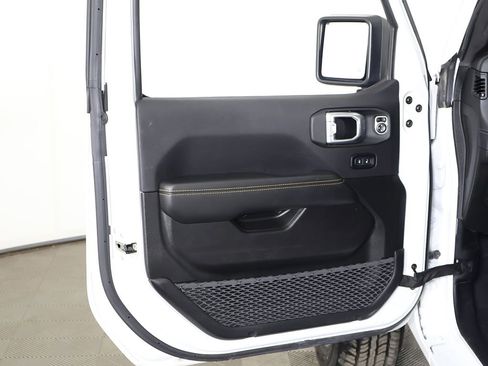 Used 2025 Jeep Wrangler Unlimited Sahara AWD/4WD image 21