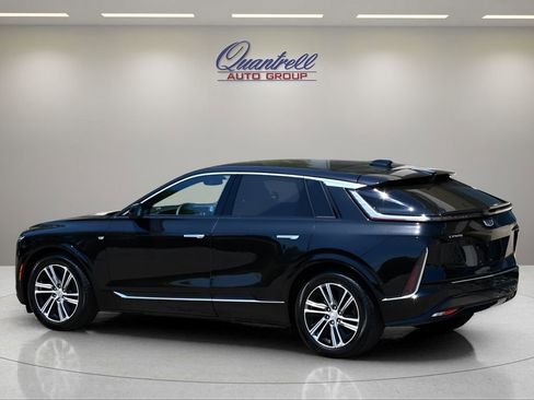 Certified 2024 Cadillac Lyriq Luxury AWD/4WD image 7