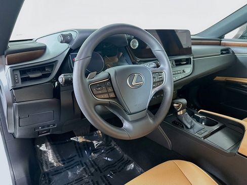 Used 2025 Lexus ES 350 w/ Accessory Package (Z2) image 9