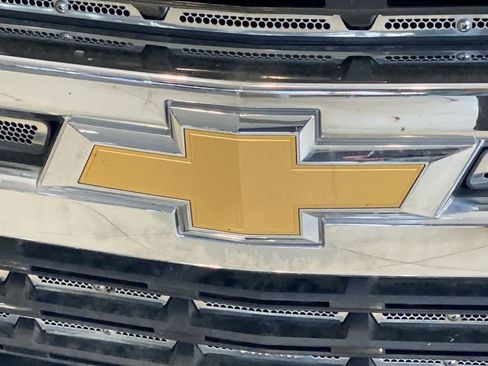 Used 2019 Chevrolet Silverado 1500 LT w/ Convenience Package AWD/4WD image 10