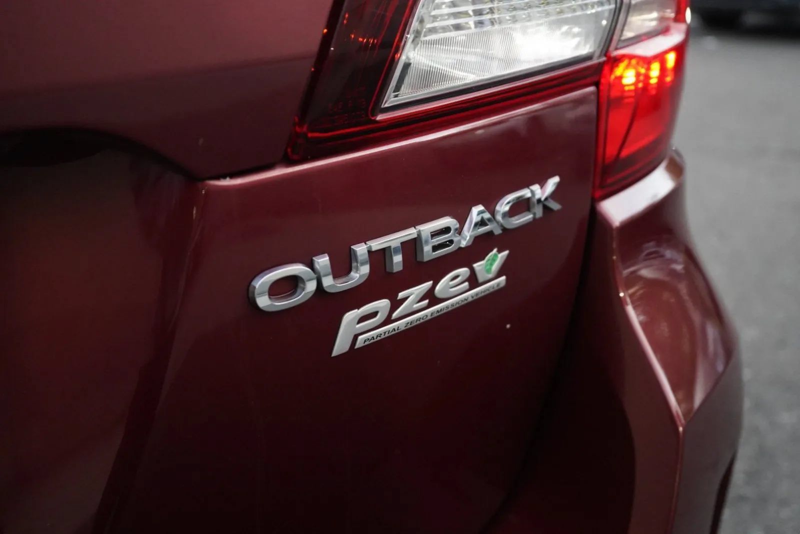 Used 2016 Subaru Outback 2.5i Limited AWD/4WD image 11