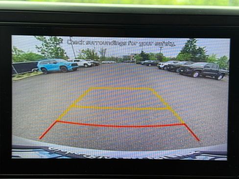 Used 2022 Kia Carnival LX FWD image 11