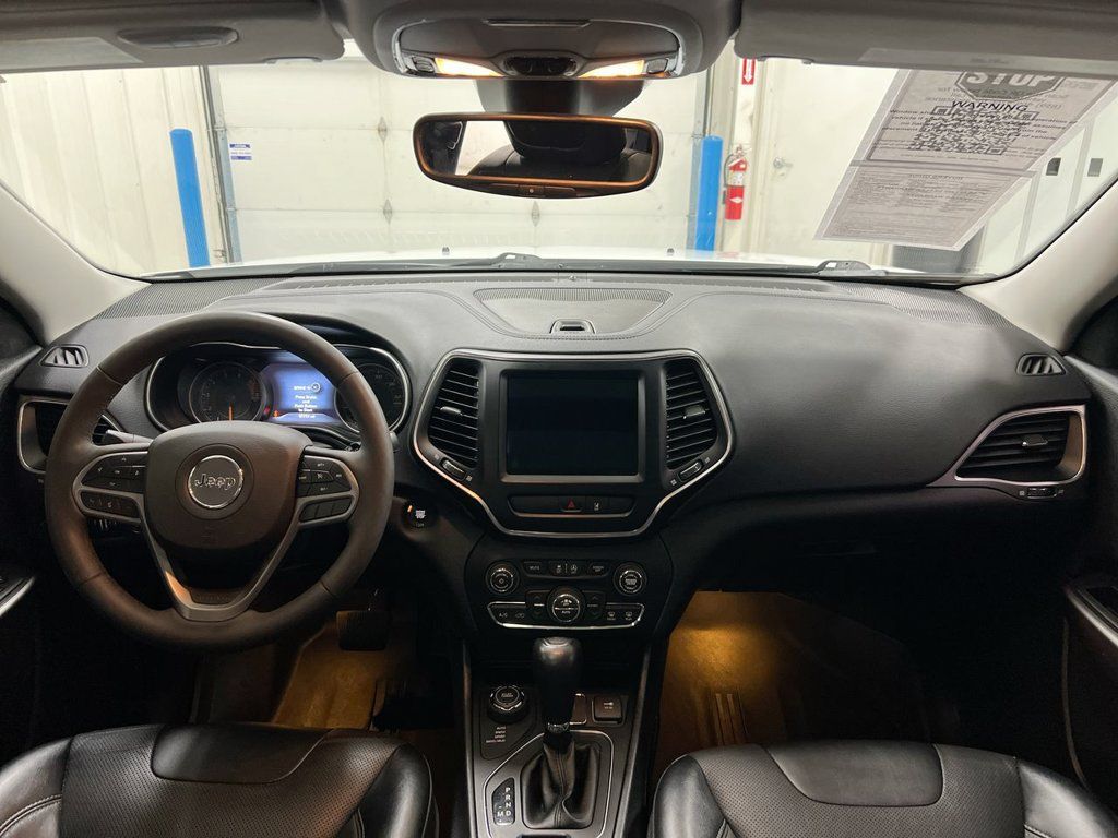 Used 2022 Jeep Cherokee Latitude Lux w/ Sun & Sound Group AWD/4WD image 10