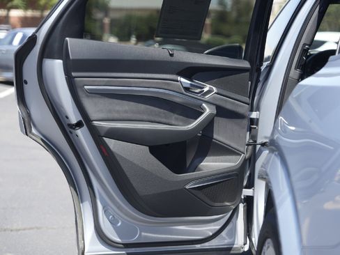 Certified 2023 Audi e-tron S Prestige image 30