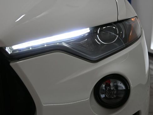 Used 2020 Maserati Levante S image 32