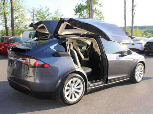 Used 2016 Tesla Model X 75D image 9