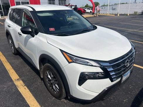 Used 2024 Nissan Rogue S AWD/4WD image 1