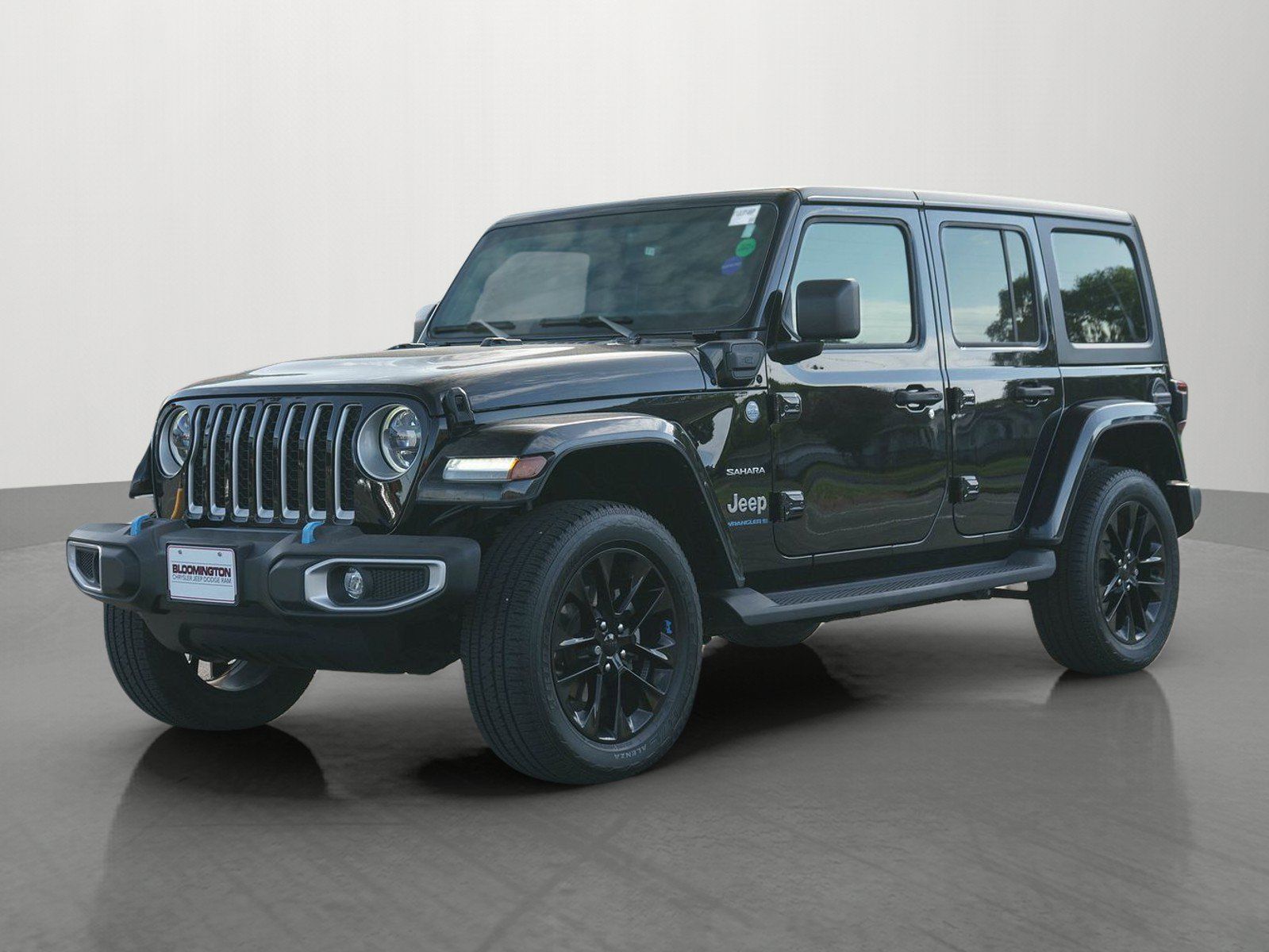 Used 2023 Jeep Wrangler Unlimited Sahara w/ Cold Weather Group AWD/4WD image 3