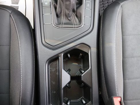 Used 2022 Volkswagen Taos SE FWD image 16