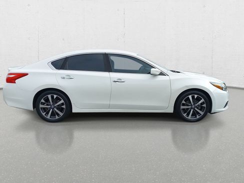 Used 2016 Nissan Altima 2.5 SR FWD image 4
