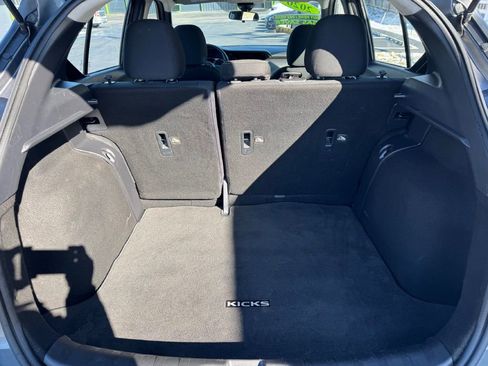 Used 2020 Nissan Kicks S image 12