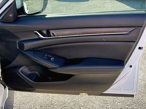 Used 2020 Honda Accord Touring image 25