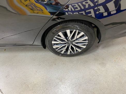 Used 2025 Nissan Altima 2.5 SV FWD image 12