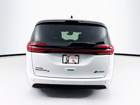Used 2024 Chrysler Pacifica Limited FWD image 8