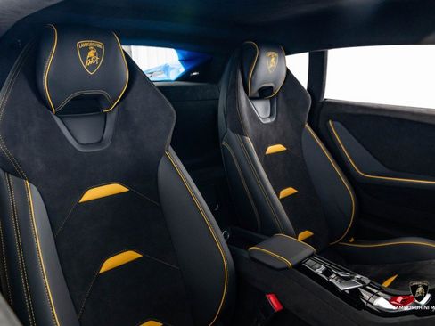 Used 2023 Lamborghini Huracan Tecnica image 40